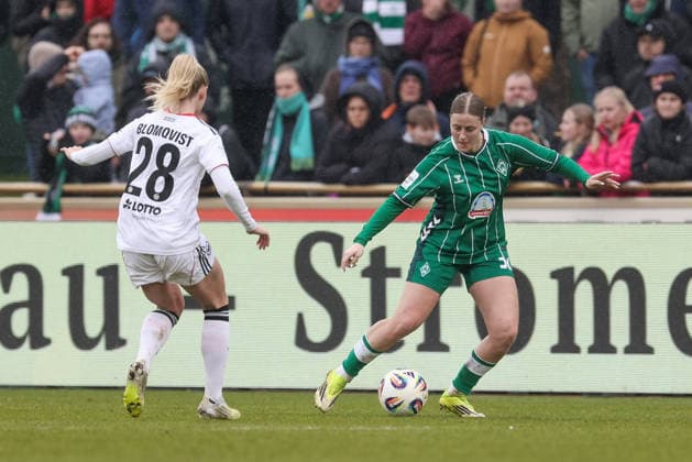 v.li.: Rebecka Blomqvist (Eintracht Frankfurt, 28) und Sarah Gutmann (SV Werder Bremen, 32) im Zweikampf, Duell, Dynamik, Aktion, Action, Spielszene, DIE DFB-RICHTLINIEN UNTERSAGEN JEGLICHE NUTZUNG VON FOTOS ALS SEQUENZBILDER UND ODER VIDEOÄHNLICHE FOTOSTRECKEN. DFB REGULATIONS PROHIBIT ANY USE OF PHOTOGRAPHS AS IMAGE SEQUENCES AND OR QUASI-VIDEO., 14.03.2026, Bremen (Deutschland), Fussball, Google Pixel Frauen-Bundesliga, SV Werder Bremen - Eintracht Frankfurt