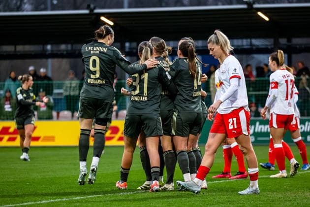 Sophie Weidauer (1. FC Union Berlin Frauen, 09), Tanja Pawollek (1. FC Union Berlin Frauen, 31), Hannah Eurlings (1. FC Union Berlin Frauen, 14) Jubel, Torjubel, jubelt ueber Tor zum 2:2, Julia Landenberger (RB Leipzig Frauen, 21) ist enttäuscht, enttaeuscht, niedergeschlagen, disappointed nach dem Gegentor, RB Leipzig Frauen vs. 1. FC Union Berlin Frauen, Fussball, Google Pixel Frauen-Bundesliga, 20. Spieltag, Saison 2025 2026, 14.03.2026 ,¨ DFL REGULATIONS PROHIBIT ANY USE OF PHOTOGRAPHS AS IMAGE SEQUENCES AND OR QUASI-VIDEO,¨ RB Leipzig Frauen vs. 1. FC Union Berlin Frauen, Fussball, Google Pixel Frauen-Bundesliga, 20. Spieltag, Saison 2025 2026, 14.03.2026 Leipzig Copyright: xEibner-Pressefoto LauraxRoemerx EP_LRR
