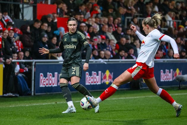 Nikoline Dudek (RB Leipzig Frauen, 24) blockt Pass von Sophie Weidauer (1. FC Union Berlin Frauen, 09), RB Leipzig Frauen vs. 1. FC Union Berlin Frauen, Fussball, Google Pixel Frauen-Bundesliga, 20. Spieltag, Saison 2025 2026, 14.03.2026 ,¨ DFL REGULATIONS PROHIBIT ANY USE OF PHOTOGRAPHS AS IMAGE SEQUENCES AND OR QUASI-VIDEO,¨ RB Leipzig Frauen vs. 1. FC Union Berlin Frauen, Fussball, Google Pixel Frauen-Bundesliga, 20. Spieltag, Saison 2025 2026, 14.03.2026 Leipzig Copyright: xEibner-Pressefoto LauraxRoemerx EP_LRR