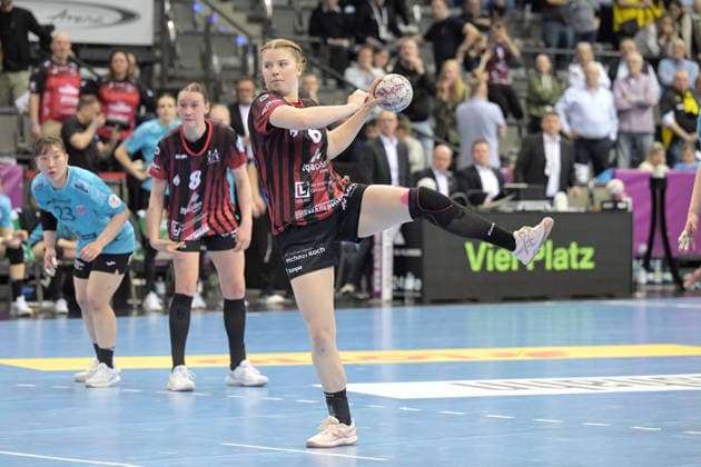 Nina Engel (HSG Bensheim Auerbach, 06) beim 7-Meter Thueringer HC vs. HSG Bensheim Auerbach, Handball, Frauen, DHB Pokal Haushahn Final 4, Halbfinale, Saison 2025 2026, 14.03.2026 Thueringer HC vs. HSG Bensheim Auerbach, Handball, Frauen, DHB Pokal Haushahn Final 4, Halbfinale, Saison 2025 2026, 14.03.2026 Stuttgart Copyright: xEibner-Pressefoto TobiasxBaurx EP_TBR