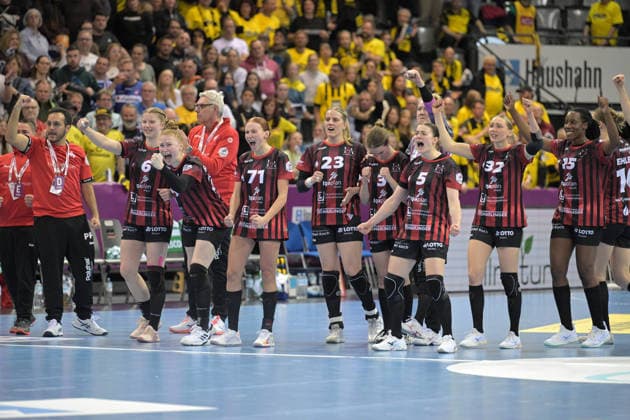 Jubel nach dem Tor bei den Spielinnen der HSG Bensheim auerbach im 7 Meter Werfen Thueringer HC vs. HSG Bensheim Auerbach, Handball, Frauen, DHB Pokal Haushahn Final 4, Halbfinale, Saison 2025 2026, 14.03.2026 Thueringer HC vs. HSG Bensheim Auerbach, Handball, Frauen, DHB Pokal Haushahn Final 4, Halbfinale, Saison 2025 2026, 14.03.2026 Stuttgart Copyright: xEibner-Pressefoto TobiasxBaurx EP_TBR