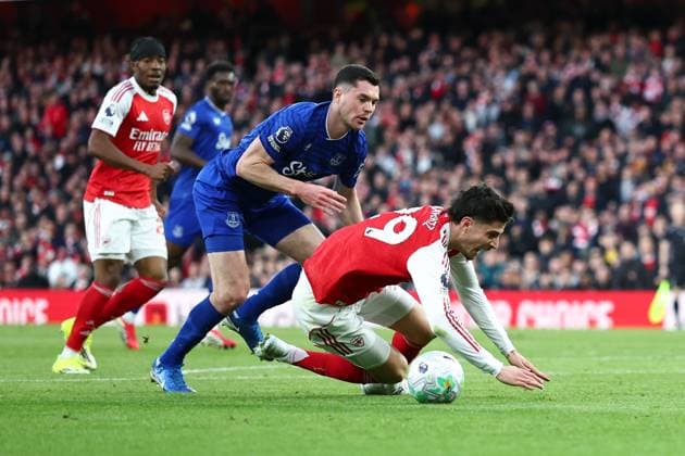 Kai Havertz of Arsenal gophers down in the box - no penalty Arsenal v Everton, Premier League, Football, Emirates Stadium, London, UK - 14 Mar 2026London Emirates Stadium United Kingdom EDITORIAL USE ONLY No use with unauthorised audio, video, data, fixture lists, club league logos or live services. Online in-match use limited to 120 images, no video emulation. No use in betting, games or single club league player publications. Copyright: xSimonxDael Shutterstockx 16757237t