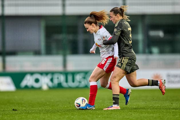 14.03.2026, GER, Frauenfußball, BL, 2025 2026, RB Leipzig - 1. FC Union Berlin Annabel Schasching (16, RB Leipzig, li.), Tanja Pawollek (31, Union Berlin), Aktion, mit Ball, Zweikampf Leipzig Trainingszentrum der Roten Bulle Sachsen Deutschland