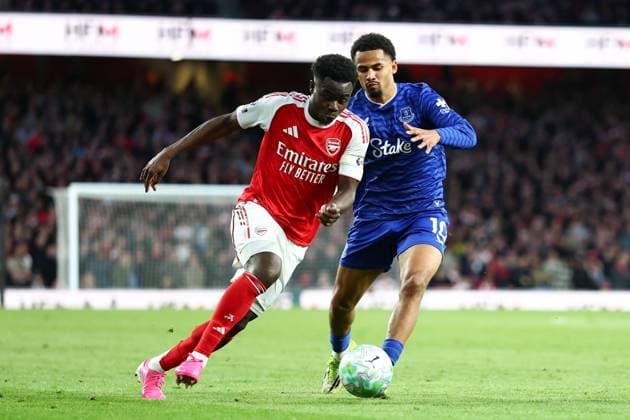 Bukayo Saka of Arsenal under pressure from Iliman Ndiaye of Everton Arsenal v Everton, Premier League, Football, Emirates Stadium, London, UK - 14 Mar 2026London Emirates Stadium United Kingdom EDITORIAL USE ONLY No use with unauthorised audio, video, data, fixture lists, club league logos or live services. Online in-match use limited to 120 images, no video emulation. No use in betting, games or single club league player publications. Copyright: xSimonxDael Shutterstockx 16757237ak