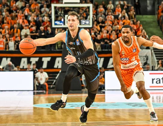 GER, BBL, ratiopharm Ulm vs Science City Jena 14.03.2026, ratiopharm arena, Neu-Ulm, GER, BBL, ratiopharm Ulm vs Science City Jena, im Bild Jack Pagenkopf (Jena, 11), Justin Simon (Ulm, 15)