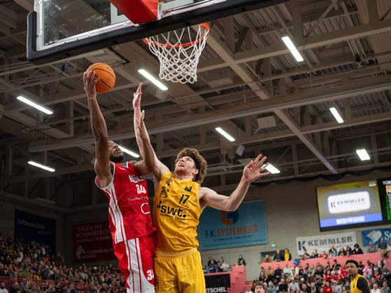 v.li. Hall Elisias (RheinStars Koeln, 34), Lukas Milner (Tigers Tuebingen 17). GER, Tigers Tuebingen vs. RheinStars Koeln, Herren, Barmer 2. Basketball Bundesliga, ProA, 27. Spieltag, Spielzeit 2025 2026, 14.03.2026, GER, Tigers Tuebingen vs. RheinStars Koeln, Herren, Barmer 2. Basketball Bundesliga, ProA, 27. Spieltag, Spielzeit 2025 2026, 14.03.2026 Tuebingen Copyright: xEibner-Pressefoto WolfgangxFrankx EP_WFK