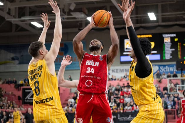 v.li. Felix Edwarsson (Tigers Tuebingen 08), Hall Elisias (RheinStars Koeln, 34), Bernard Pelote III (Tigers Tuebingen 01) GER, Tigers Tuebingen vs. RheinStars Koeln, Herren, Barmer 2. Basketball Bundesliga, ProA, 27. Spieltag, Spielzeit 2025 2026, 14.03.2026, GER, Tigers Tuebingen vs. RheinStars Koeln, Herren, Barmer 2. Basketball Bundesliga, ProA, 27. Spieltag, Spielzeit 2025 2026, 14.03.2026 Tuebingen Copyright: xEibner-Pressefoto WolfgangxFrankx EP_WFK