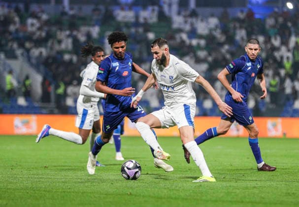Saudi-Arabien: Fussball Saudi Pro League 2025 2026, 26. Spieltag - Al Fateh FC vs 1Al Hilal - Maydan Tamweel Aloula (Saudi Arabien): Karim Benzema (Al Hilal, 90) Wesley Delgado (Al Fateh, 23) Copyright: xOumaimaxSouaidix