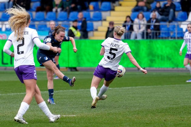 v.li.: Julie Terlinden (SGS, 2), Torschützin Marie Steiner (TSG, 19), Paula Flach (SGS, 5), erzielt das Tor zum 1:0, Treffer, Torerfolg, Highlight, Action, Aktion, Spielszene, 15.03.2026, Sinsheim (Hoffenheim) (Deutschland), Fussball, Google Pixel Frauen-Bundesliga, TSG 1899 Hoffenheim - SGS Essen, DFB DFL REGULATIONS PROHIBIT ANY USE OF PHOTOGRAPHS AS IMAGE SEQUENCES AND OR QUASI-VIDEO.