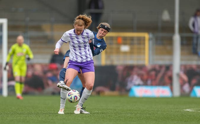 GER, Hoffenheim, TSG Hoffenheim vs SGS Essen, Google Pixel Frauen Bundesliga, Fussball, DFB, Spielzeit 2025 2026, Dietmar-Hopp-Stadion, 20. Spieltag im Bild v.l.: Laura Pucks (SGS Essen Frauen 15), Wiëlle Douma (TSG Hoffenheim Frauen 13) DFB DFL REGULATIONS PROHIBIT ANY USE OF PHOTOGRAPHS AS IMAGE SEQUENCES AND OR QUASI-VIDEO, 15.03.2026 Copyright: HMBxMedia HendrikxHamelau