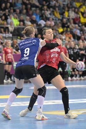 Jana Scheib (Thueringer HC, 20) im Zweikampf mit Nieke Kuehne (HSG Blomberg-Lippe, 09) Thueringer HC vs. HSG Blomberg-Lippe, Handball, Frauen, DHB Pokal Haushahn Final 4, Finale, Saison 2025 2026, 15.03.2026 Thueringer HC vs. HSG Blomberg-Lippe, Handball, Frauen, DHB Pokal Haushahn Final 4, Finale, Saison 2025 2026, 15.03.2026 Stuttgart Copyright: xEibner-Pressefoto TobiasxBaurx EP_TBR