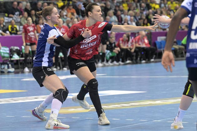 Jana Scheib (Thueringer HC, 20) im Zweikampf mit Nieke Kuehne (HSG Blomberg-Lippe, 09) Thueringer HC vs. HSG Blomberg-Lippe, Handball, Frauen, DHB Pokal Haushahn Final 4, Finale, Saison 2025 2026, 15.03.2026 Thueringer HC vs. HSG Blomberg-Lippe, Handball, Frauen, DHB Pokal Haushahn Final 4, Finale, Saison 2025 2026, 15.03.2026 Stuttgart Copyright: xEibner-Pressefoto TobiasxBaurx EP_TBR