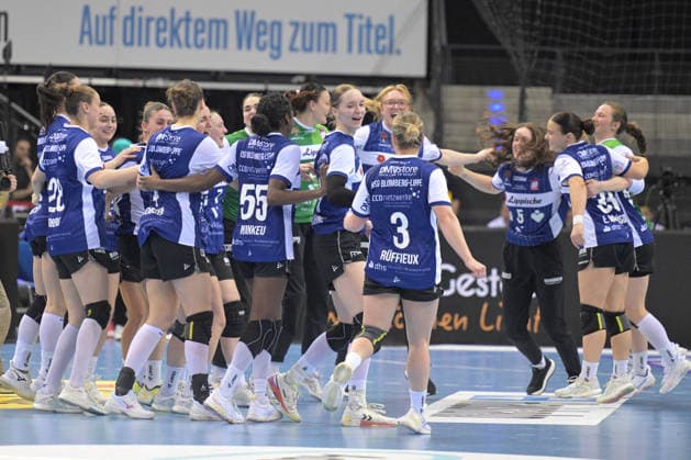 die HSG Blomber-Lippe feiert den 3.Platz beim DHB Pokal Haushahn Final 4 Thueringer HC vs. HSG Blomberg-Lippe, Handball, Frauen, DHB Pokal Haushahn Final 4, Spiel um Platz 3, Saison 2025 2026, 15.03.2026 Thueringer HC vs. HSG Blomberg-Lippe, Handball, Frauen, DHB Pokal Haushahn Final 4, Spiel um Platz 3, Saison 2025 2026, 15.03.2026 Stuttgart Copyright: xEibner-Pressefoto TobiasxBaurx EP_TBR