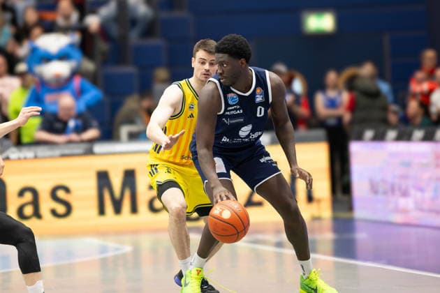 Jonas Mattisseck (Alba, 9), Khyri Thomas (MBC, 0), Syntainics MBC vs. ALBA BERLIN, Basketball, 1. Bundesliga, Maenner, 24. Spieltag, Saison 2025 26, 15.03.2026. Weißenfels Stadthalle Sachsen-Anhalt Deutschland