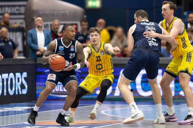 Charles Callison (MBC, 23), Bebbet Hundt (Alba, 33), Nemanja Djurisic (MBC, 42), Jonas Mattisseck (Alba, 9), Syntainics MBC vs. ALBA BERLIN, Basketball, 1. Bundesliga, Maenner, 24. Spieltag, Saison 2025 26, 15.03.2026. Weißenfels Stadthalle Sachsen-Anhalt Deutschland