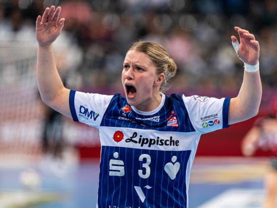 Laura Rueffieux (HSG Blomberg-Lippe, 03) feuert die Fans an, Thueringer HC vs. HSG Blomberg-Lippe, Handball, DHB Pokal Haushahn Final 4, Spiel um Platz 3, Spielzeit 2025 2026, 15.03.2026 Thueringer HC vs. HSG Blomberg-Lippe, Handball, DHB Pokal Haushahn Final 4, Spiel um Platz 3, Spielzeit 2025 2026, 15.03.2026 Stuttgart Copyright: xMichaelxSchmidt Eibner-Pressefotx EP_MST