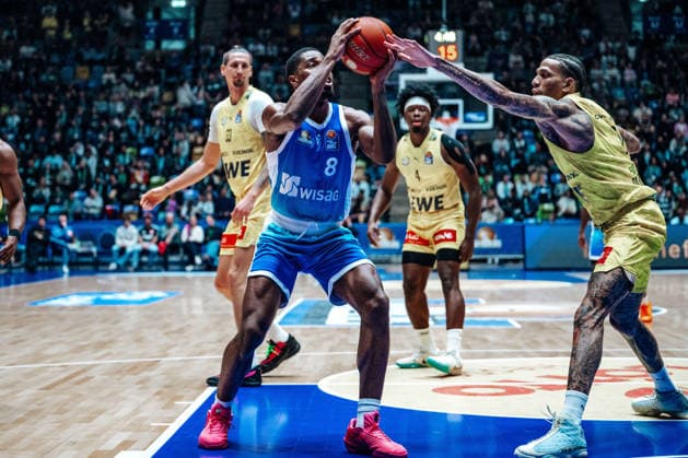 William Christmas (Skyliners Frankfurt, 08), Michale Kyser (EWE Baskets Oldenburg, 12) GER, Skyliners Frankfurt vs. EWE Baskets Oldenburg, easycredit BBL, Bundesliga, 24 Spieltag, Saison 2025 2026. 15.03.2026 Eibner-Pressefoto Attila Ziga GER, Skyliners Frankfurt vs. EWE Baskets Oldenburg, easycredit BBL, Bundesliga, 24 Spieltag, Saison 2025 2026. 15.03.2026 Frankfurt am Main Copyright: xEibner-Pressefotox EP_AZA