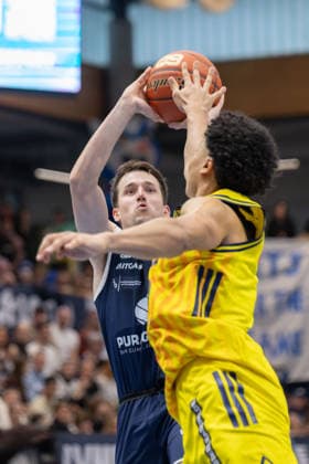 Spencer Reaves (MBC, 31), Jack Kayil (Alba, 7), Syntainics MBC vs. ALBA BERLIN, Basketball, 1. Bundesliga, Maenner, 24. Spieltag, Saison 2025 26, 15.03.2026. Weißenfels Stadthalle Sachsen-Anhalt Deutschland