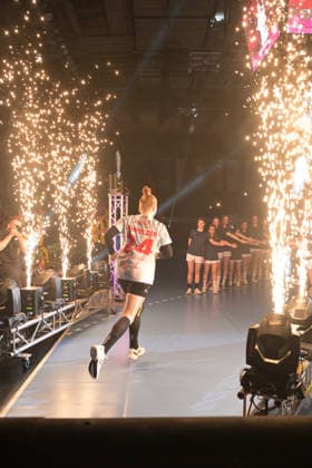 Einlauf ins Finale von Meike Schmelzer (HSG Bensheim Auerbach, 24) HSG Bensheim Auerbach vs. BVB Borussia Dortmund Handball, Handball, Frauen, DHB Pokal Haushahn Final 4, Finale, Saison 2025 2026, 15.03.2026 HSG Bensheim Auerbach vs. BVB Borussia Dortmund Handball, Handball, Frauen, DHB Pokal Haushahn Final 4, Finale, Saison 2025 2026, 15.03.2026 Stuttgart Copyright: xEibner-Pressefoto TobiasxBaurx EP_TBR