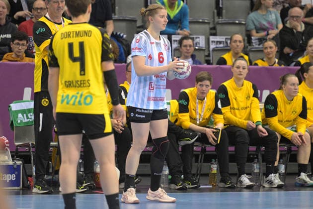 Nina Engel (HSG Bensheim Auerbach, 06) am mit Ball HSG Bensheim Auerbach vs. BVB Borussia Dortmund Handball, Handball, Frauen, DHB Pokal Haushahn Final 4, Finale, Saison 2025 2026, 15.03.2026 HSG Bensheim Auerbach vs. BVB Borussia Dortmund Handball, Handball, Frauen, DHB Pokal Haushahn Final 4, Finale, Saison 2025 2026, 15.03.2026 Stuttgart Copyright: xEibner-Pressefoto TobiasxBaurx EP_TBR