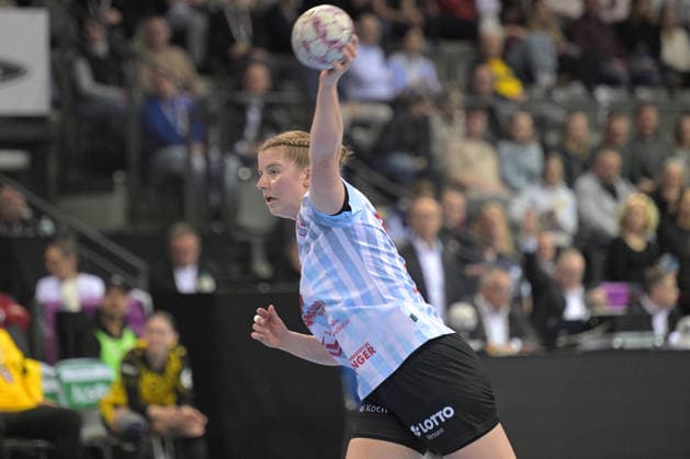 Nina Engel (HSG Bensheim Auerbach, 06) beim 7-Meter HSG Bensheim Auerbach vs. BVB Borussia Dortmund Handball, Handball, Frauen, DHB Pokal Haushahn Final 4, Finale, Saison 2025 2026, 15.03.2026 HSG Bensheim Auerbach vs. BVB Borussia Dortmund Handball, Handball, Frauen, DHB Pokal Haushahn Final 4, Finale, Saison 2025 2026, 15.03.2026 Stuttgart Copyright: xEibner-Pressefoto TobiasxBaurx EP_TBR