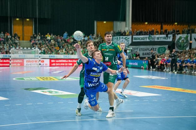 Marco Mengon (TVB Stuttgart, 30) fällt durch ein Foul während eines Torwurfs SC DHfK Leipzig vs. TVB Stuttgart, Handball, 1. Handball-Bundesliga, 25. Spieltag, Saison 2025 2026, 15.03.2026 SC DHfK Leipzig vs. TVB Stuttgart, Handball, 1. Handball-Bundesliga, 25. Spieltag, Saison 2025 2026, 15.03.2026 Leipzig Copyright: xEibner-Pressefoto PiaxSchindlerx EP_PSR