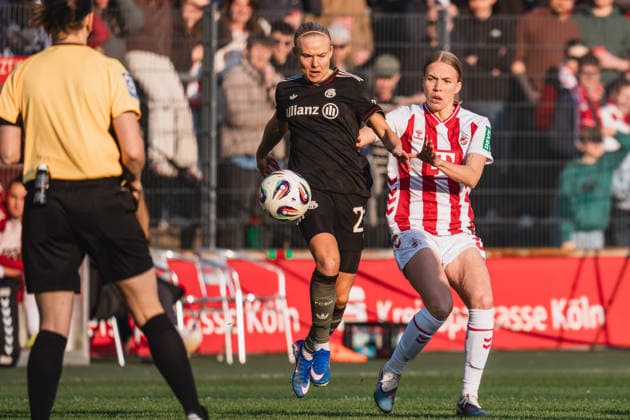 Pernille Harder (FC Bayern Muenchen, 21) im Zweikampfkampf mit Celina Degen (1.FC Koeln, 05) 1.FC Köln vs. FC Bayern München, Fussball, Google Pixel Frauen-Bundesliga, 20.Spieltag, Saison 2025 26, 15.03.2026, 1.FC Köln vs. FC Bayern München, Fussball, Google Pixel Frauen-Bundesliga, 20.Spieltag, Saison 2025 26, 13.03.2026 Köln Copyright: xEibner-Pressefoto LukasxBaldygax EP_LBA
