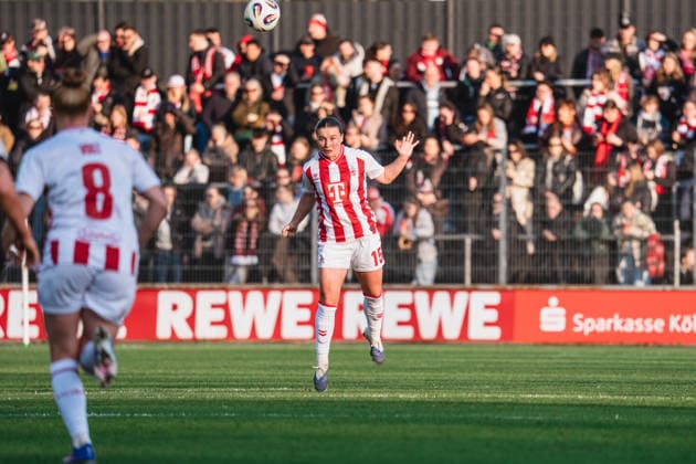 Amelie Bohnen (1.FC Koeln, 15) klärt per Kopf 1.FC Köln vs. FC Bayern München, Fussball, Google Pixel Frauen-Bundesliga, 20.Spieltag, Saison 2025 26, 15.03.2026, 1.FC Köln vs. FC Bayern München, Fussball, Google Pixel Frauen-Bundesliga, 20.Spieltag, Saison 2025 26, 13.03.2026 Köln Copyright: xEibner-Pressefoto LukasxBaldygax EP_LBA