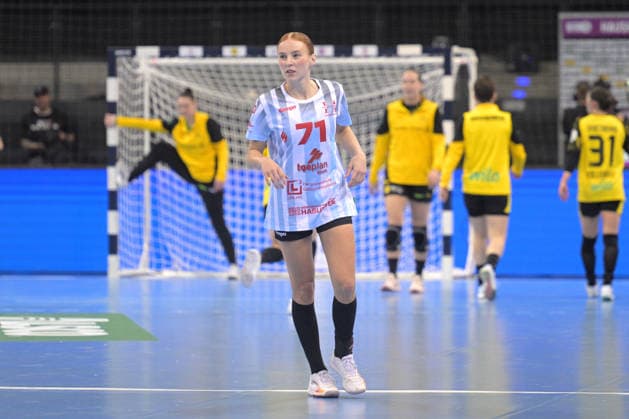 im Zweikampf mit HSG Bensheim Auerbach vs. BVB Borussia Dortmund Handball, Handball, Frauen, DHB Pokal Haushahn Final 4, Finale, Saison 2025 2026, 15.03.2026 HSG Bensheim Auerbach vs. BVB Borussia Dortmund Handball, Handball, Frauen, DHB Pokal Haushahn Final 4, Finale, Saison 2025 2026, 15.03.2026 Stuttgart Copyright: xEibner-Pressefoto TobiasxBaurx EP_TBR