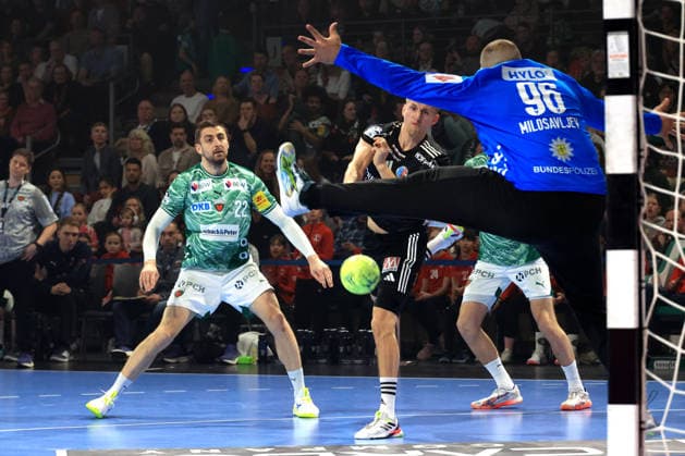 DEU, DHB, 1.HBL, Fuechse Berlin vs.Erlangen, 15.03.2026, Max-Schmeling-Halle, Berlin, DEU, DHB, 1.HBL, Fuechse Berlin vs.Erlangen, im Bild Nejc Cehte (Fuechse Berlin 22), Mathias Gidsel (Fuechse Berlin 19), Dejan Milosavljev (Fuechse Berlin 96), Sander Overjordet (Erlangen 8)
