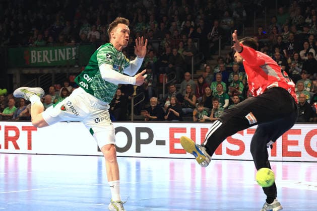 DEU, DHB, 1.HBL, Fuechse Berlin vs.Erlangen, 15.03.2026, Max-Schmeling-Halle, Berlin, DEU, DHB, 1.HBL, Fuechse Berlin vs.Erlangen, im Bild Lasse Andersson (Fuechse Berlin 11), Khalifa Ghedbane (Erlangen 96)