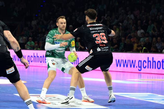 DEU, DHB, 1.HBL, Fuechse Berlin vs.Erlangen, 15.03.2026, Max-Schmeling-Halle, Berlin, DEU, DHB, 1.HBL, Fuechse Berlin vs.Erlangen, im Bild Mathias Gidsel (Fuechse Berlin 19), Tobias Buck (Erlangen 39)