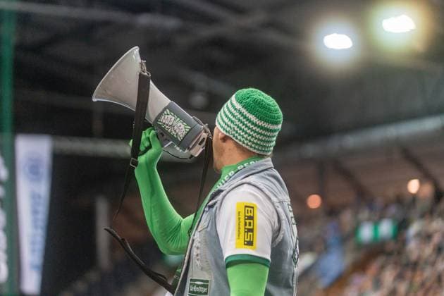 Fan des SC DHfK Leipzig mit Megaphon SC DHfK Leipzig vs. TVB Stuttgart, Handball, 1. Handball-Bundesliga, 25. Spieltag, Saison 2025 2026, 15.03.2026 SC DHfK Leipzig vs. TVB Stuttgart, Handball, 1. Handball-Bundesliga, 25. Spieltag, Saison 2025 2026, 15.03.2026 Leipzig Copyright: xEibner-Pressefoto PiaxSchindlerx EP_PSR