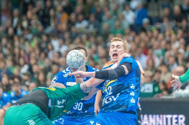 Torben Matzken (TVB Stuttgart, 22) wird gefoult SC DHfK Leipzig vs. TVB Stuttgart, Handball, 1. Handball-Bundesliga, 25. Spieltag, Saison 2025 2026, 15.03.2026 SC DHfK Leipzig vs. TVB Stuttgart, Handball, 1. Handball-Bundesliga, 25. Spieltag, Saison 2025 2026, 15.03.2026 Leipzig Copyright: xEibner-Pressefoto PiaxSchindlerx EP_PSR