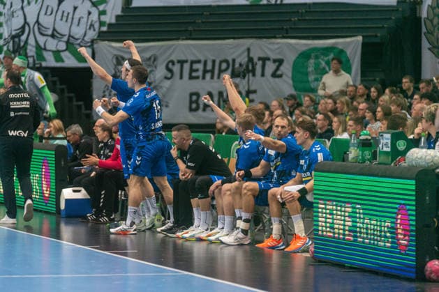 Auswechselbank des TVB Stuttgart beim Jubel SC DHfK Leipzig vs. TVB Stuttgart, Handball, 1. Handball-Bundesliga, 25. Spieltag, Saison 2025 2026, 15.03.2026 SC DHfK Leipzig vs. TVB Stuttgart, Handball, 1. Handball-Bundesliga, 25. Spieltag, Saison 2025 2026, 15.03.2026 Leipzig Copyright: xEibner-Pressefoto PiaxSchindlerx EP_PSR