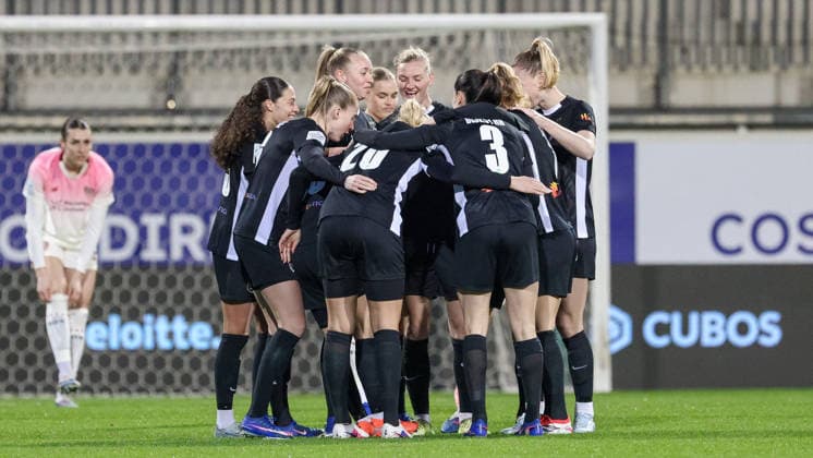 Spielerinnen vom VfL Wolfsburg mit Torjubel, Jubel, jubeln, jubelt, optimistisch, Spielszene, Highlight, Freude über das Tor zum 1:0, DIE DFB-RICHTLINIEN UNTERSAGEN JEGLICHE NUTZUNG VON FOTOS ALS SEQUENZBILDER UND ODER VIDEOÄHNLICHE FOTOSTRECKEN. DFB REGULATIONS PROHIBIT ANY USE OF PHOTOGRAPHS AS IMAGE SEQUENCES AND OR QUASI-VIDEO., 15.03.2026, Wolfsburg (Deutschland), Fussball, Google Pixel Frauen-Bundesliga, VfL Wolfsburg - Bayer 04 Leverkusen