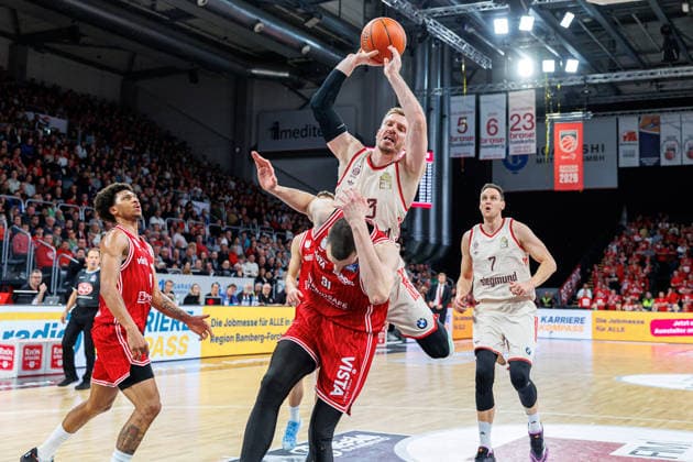 Andreas Obst (FC Bayern Muenchen Basketball, 13), Daniel Keppeler (BMA365 Bamberg Baskets, 31), BMA365 Bamberg Baskets vs. FC Bayern Muenchen Basketball, Basketball, easyCredit BBL, 24. Spieltag, 15.03.2026 BMA365 Bamberg Baskets vs. FC Bayern Muenchen Basketball, Basketball, easyCredit BBL, 24. Spieltag, 15.03.2026 Bamberg Copyright: xEibner-Pressefoto G.xSantemizx EP_EER