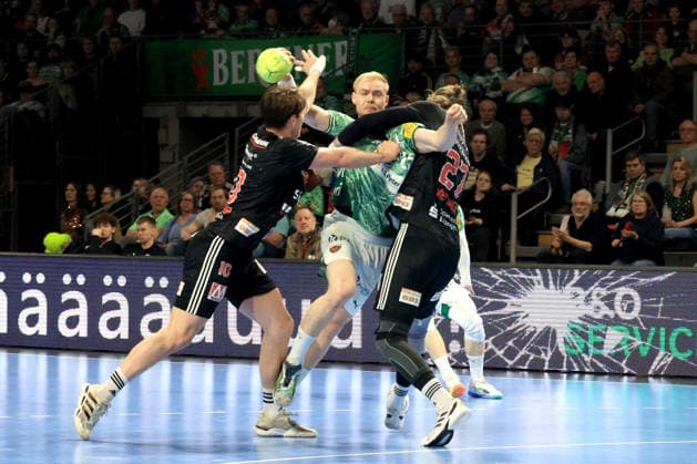 DEU, DHB, 1.HBL, Fuechse Berlin vs.Erlangen, 15.03.2026, Max-Schmeling-Halle, Berlin, DEU, DHB, 1.HBL, Fuechse Berlin vs.Erlangen, im Bild Matthes Langhoff (Fuechse Berlin 25), Florian Scheerer (Erlangen 10), Antonio Metzner (Erlangen 27)
