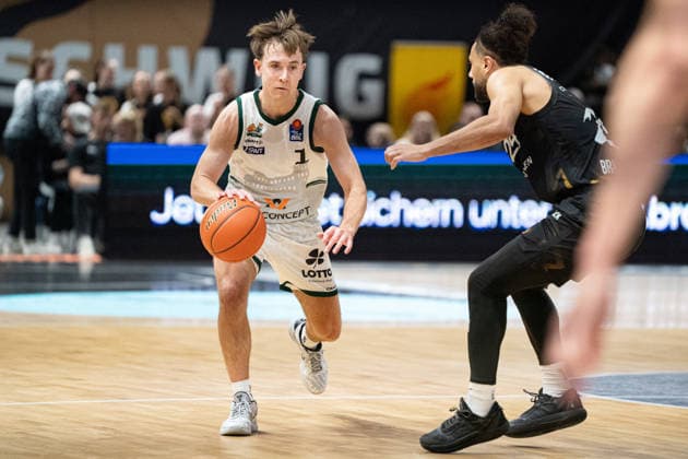 Steven Ashworth (Nr. 1 VET-CONCEPT Gladiators Trier) gegen Kaza Kajami-Keane (Nr. 24 Basketball Loewen Braunschweig) GER, Basketball Loewen Braunschweig gegen VET-CONCEPT Gladiators Trier, Basketball, easyCredit BBL, Woche 24, Spielzeit 2025 26, 15.03.2026 GER, Basketball Loewen Braunschweig gegen VET-CONCEPT Gladiators Trier, Basketball, easyCredit BBL, Woche 24, Spielzeit 2025 26, 15.03.2026 Braunschweig Copyright: xEibner-Pressefoto DanielxREINELTx EP_DRT