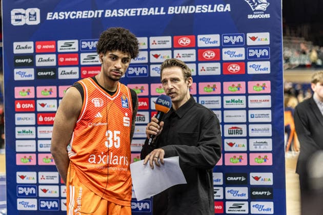 Roman Bedime (NINERS Chemnitz, 35) im Interview, GER, Rostock Seawolves vs. NINERS Chemnitz, easycredit BBL, Basketball, Bundesliga, 24. Spieltag, Spielzeit 2025 2026, 15.03.2026. GER, Rostock Seawolves vs. NINERS Chemnitz, easycredit BBL, Basketball, Bundesliga, 24. Spieltag, Spielzeit 2025 2026, 15.03.2026. Rostock Copyright: xEibner-Pressefoto DenverxEhrlichx EP_DEH