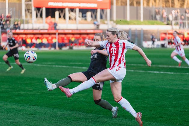 Glodis Perla Viggosdottir (FC Bayern Muenchen, 04) blockt einen Torschuss von Sandra Maria Jessen (1.FC Koeln, 06) 1.FC Köln vs. FC Bayern München, Fussball, Google Pixel Frauen-Bundesliga, 20.Spieltag, Saison 2025 26, 15.03.2026, 1.FC Köln vs. FC Bayern München, Fussball, Google Pixel Frauen-Bundesliga, 20.Spieltag, Saison 2025 26, 13.03.2026 Köln Copyright: xEibner-Pressefoto LukasxBaldygax EP_LBA