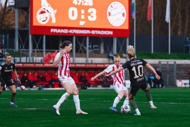 Laura Vogt (1.FC Koeln, 08) klärt vor Linda Dallmann (FC Bayern Muenchen, 10) im Strafraum 1.FC Köln vs. FC Bayern München, Fussball, Google Pixel Frauen-Bundesliga, 20.Spieltag, Saison 2025 26, 15.03.2026, 1.FC Köln vs. FC Bayern München, Fussball, Google Pixel Frauen-Bundesliga, 20.Spieltag, Saison 2025 26, 13.03.2026 Köln Copyright: xEibner-Pressefoto LukasxBaldygax EP_LBA