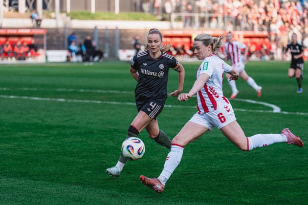Glodis Perla Viggosdottir (FC Bayern Muenchen, 04) will den Schuss von Sandra Maria Jessen (1.FC Koeln, 06) blocken 1.FC Köln vs. FC Bayern München, Fussball, Google Pixel Frauen-Bundesliga, 20.Spieltag, Saison 2025 26, 15.03.2026, 1.FC Köln vs. FC Bayern München, Fussball, Google Pixel Frauen-Bundesliga, 20.Spieltag, Saison 2025 26, 13.03.2026 Köln Copyright: xEibner-Pressefoto LukasxBaldygax EP_LBA