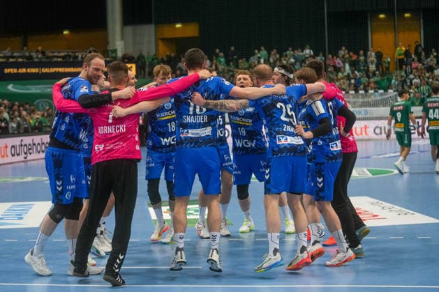 Die Spieler des TVB Stuttgart feiern nach Schlusspfiff SC DHfK Leipzig vs. TVB Stuttgart, Handball, 1. Handball-Bundesliga, 25. Spieltag, Saison 2025 2026, 15.03.2026 SC DHfK Leipzig vs. TVB Stuttgart, Handball, 1. Handball-Bundesliga, 25. Spieltag, Saison 2025 2026, 15.03.2026 Leipzig Copyright: xEibner-Pressefoto PiaxSchindlerx EP_PSR