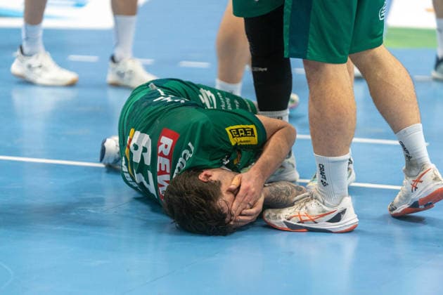 Dean Bombac (SC DHfK Leipzig, 67) liegt nach einem Foul am Boden SC DHfK Leipzig vs. TVB Stuttgart, Handball, 1. Handball-Bundesliga, 25. Spieltag, Saison 2025 2026, 15.03.2026 SC DHfK Leipzig vs. TVB Stuttgart, Handball, 1. Handball-Bundesliga, 25. Spieltag, Saison 2025 2026, 15.03.2026 Leipzig Copyright: xEibner-Pressefoto PiaxSchindlerx EP_PSR