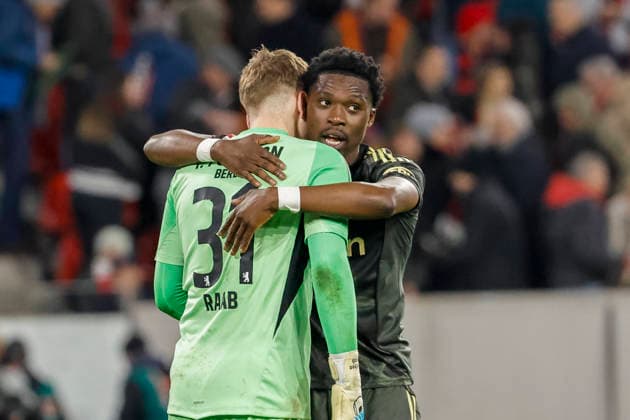 Matheo Raab (1. FC Union Berlin, 31) und Derrick Köhn, Kohn (1. FC Union Berlin, 39) nach dem Spiel , Deutschland, Fussball, 1. Bundesliga, 26.Spieltag, 2025 2026, SC Freiburg vs. 1.FC Union Berlin, 15.03.2026, Freiburg im Breisgau Europa-Park Stadion Deutschland Copyright: xGrantxHubbsx