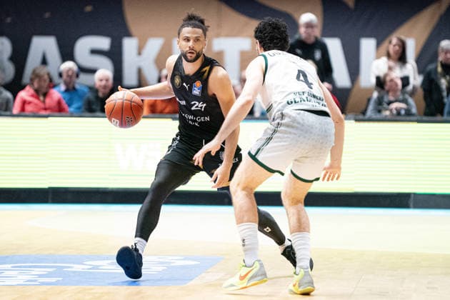 Kaza Kajami-Keane (Nr. 24 Basketball Loewen Braunschweig) gegen Clayton Guillozet (Nr. 4 VET-CONCEPT Gladiators Trier) GER, Basketball Loewen Braunschweig gegen VET-CONCEPT Gladiators Trier, Basketball, easyCredit BBL, Woche 24, Spielzeit 2025 26, 15.03.2026 GER, Basketball Loewen Braunschweig gegen VET-CONCEPT Gladiators Trier, Basketball, easyCredit BBL, Woche 24, Spielzeit 2025 26, 15.03.2026 Braunschweig Copyright: xEibner-Pressefoto DanielxREINELTx EP_DRT