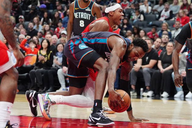 March 15, 2026, Toronto, On, Canada: Toronto Raptors forward Scottie Barnes battles Detroit Pistons forward Paul Reed, front, for a loose ball during first half NBA, Basketball Herren, USA basketball action in Toronto on Sunday, March 15, 2026. Canada News - March 15, 2026 - ZUMAc35_ 20260315_zaf_c35_100 Copyright: xFrankxGunnx