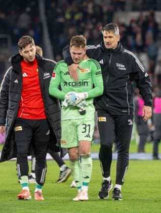 Fussball, Herren, 1. Bundesliga, Saison 2025 26, (28. Spieltag), SC Freiburg - 1. FC Union Berlin (0:1), v. l. Torwart Carl Klaus (1. FC Union Berlin), Torwart Matheo Raab (1. FC Union Berlin), Torwarttrainer Michael Gspurning (1. FC Union), Jubel nach dem Abpfiff, 15.03.2026, Copyright: xMatthiasxKochx