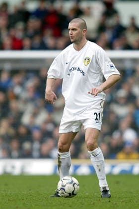 Leeds United V Liverpool, Premier League Dominic Matteo of Leeds United on the ball during the Premier League match between Leeds United and Liverpool at Elland Road on February 3, 2002 in Leeds, England. Leeds Elland Road England United Kingdom Copyright: xAllstarxPicturexLibraryxLtdx
